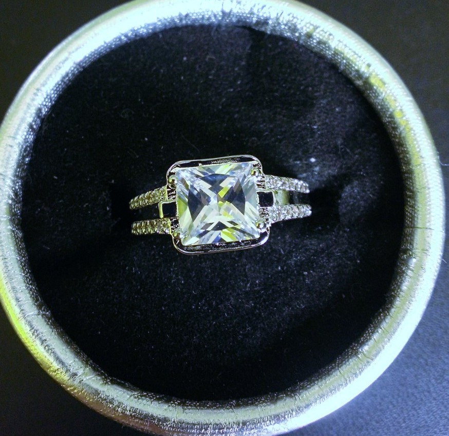 Bague neuve plaqué argent grandeur 9 15$