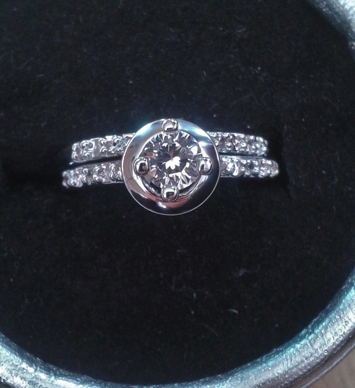 Bague double neuve plaqué argent grandeur 8 et demi 20$