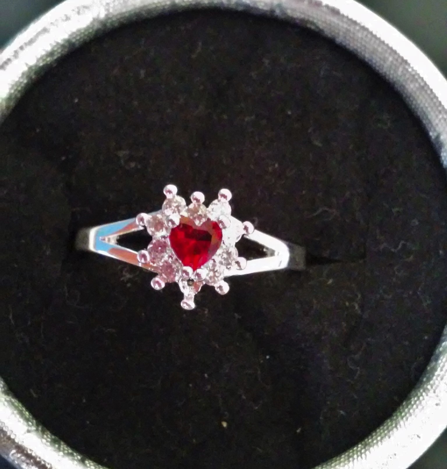 Bague neuve plaqué argent grandeur 8 et demi 10$