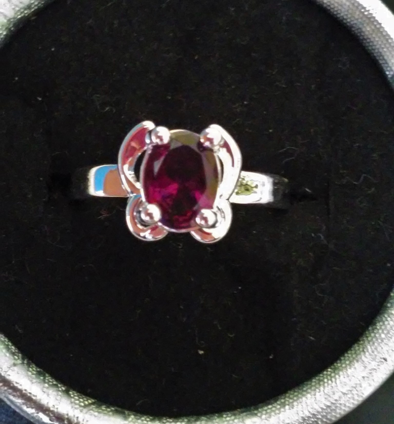 Bague neuve plaqué argent grandeur 8 et demi 10$