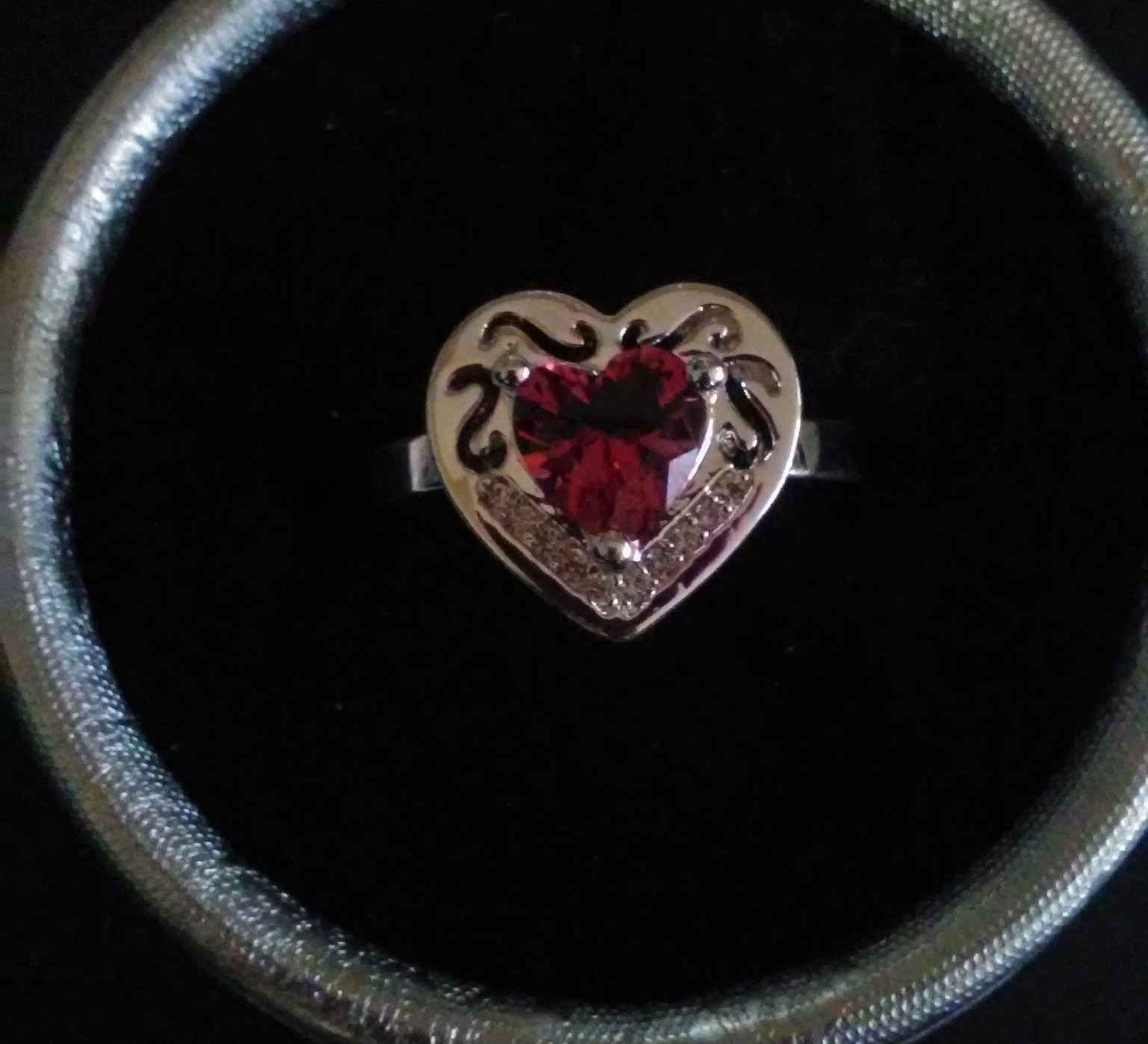 Bague neuve plaqué argent grandeur 8 et demi 10$