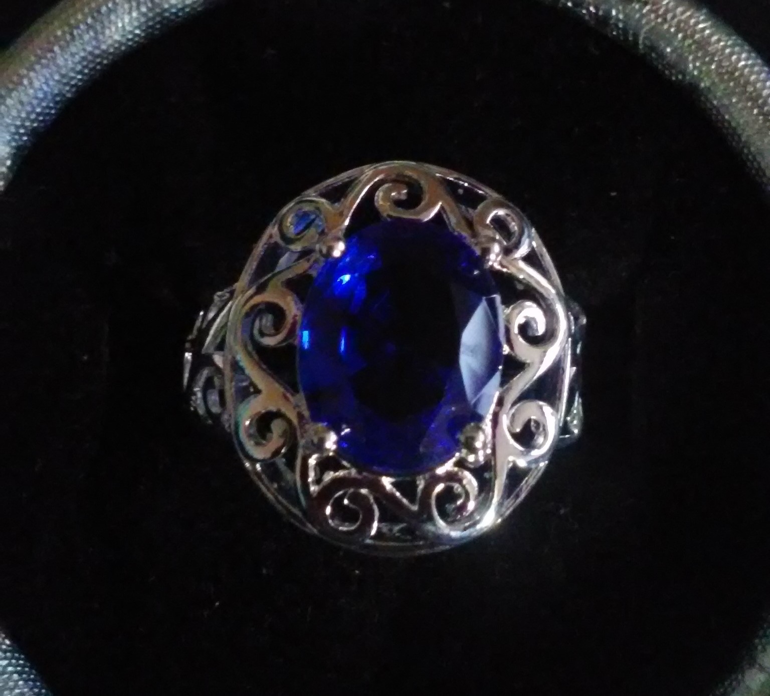 Bague neuve plaqué argent grandeur 8 et demi 10$
