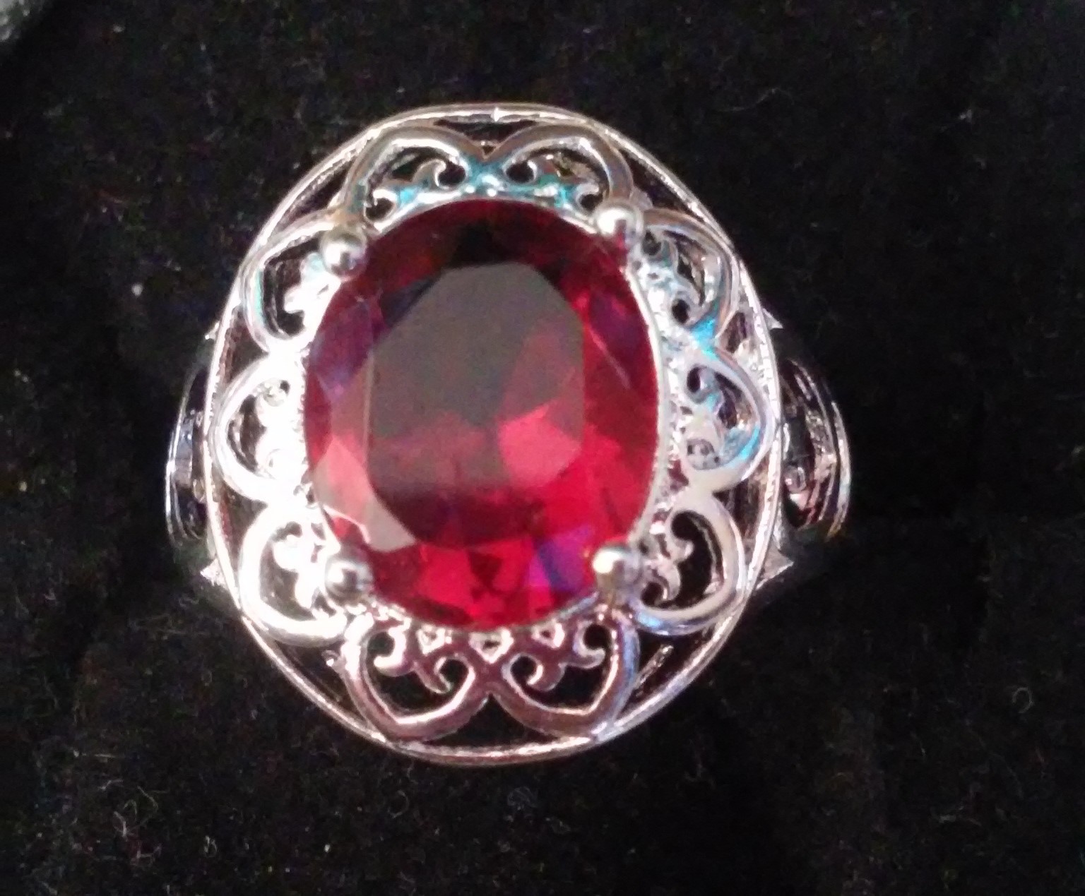 Bague neuve plaqué argent grandeur 8 et demi 10$