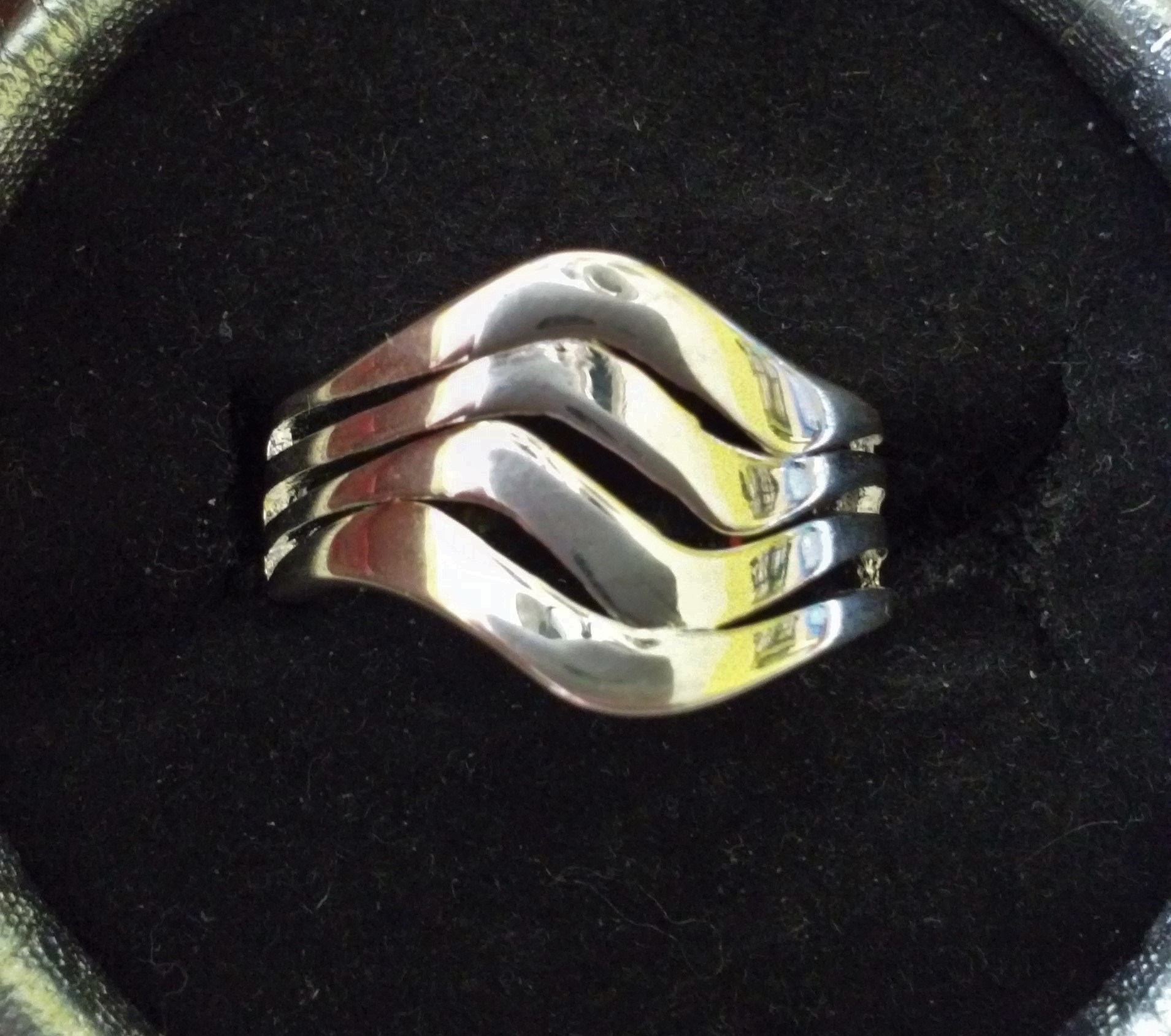 Bague neuve plaqué argent grandeur 9 10$