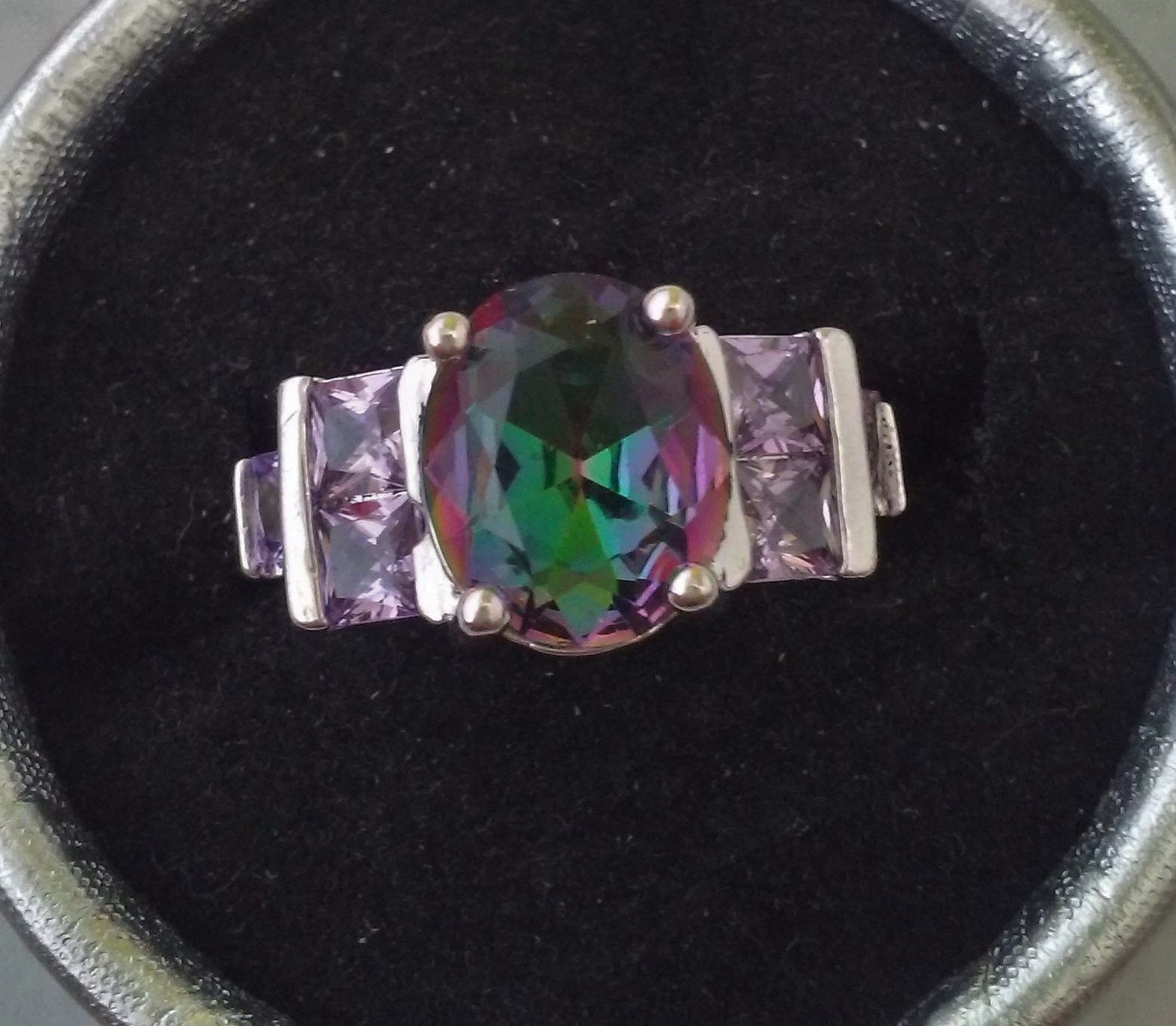 Bague neuve plaqué argent grandeur 8 et demi 10$