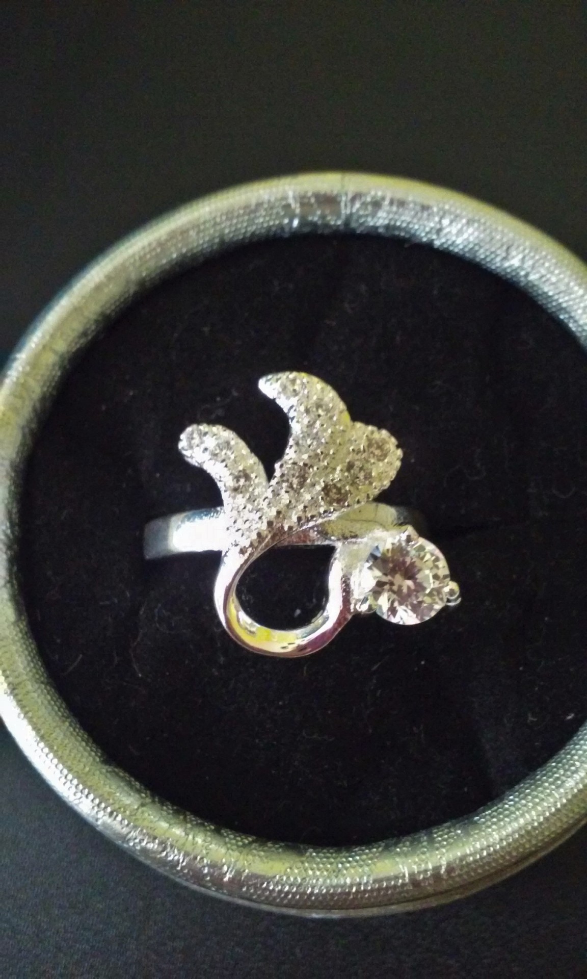 Bague neuve plaqué argent grandeur 8 15$