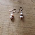 boucles d'oreilles de perles mauves 5$