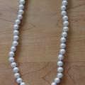 colliers de perles blanches 30$